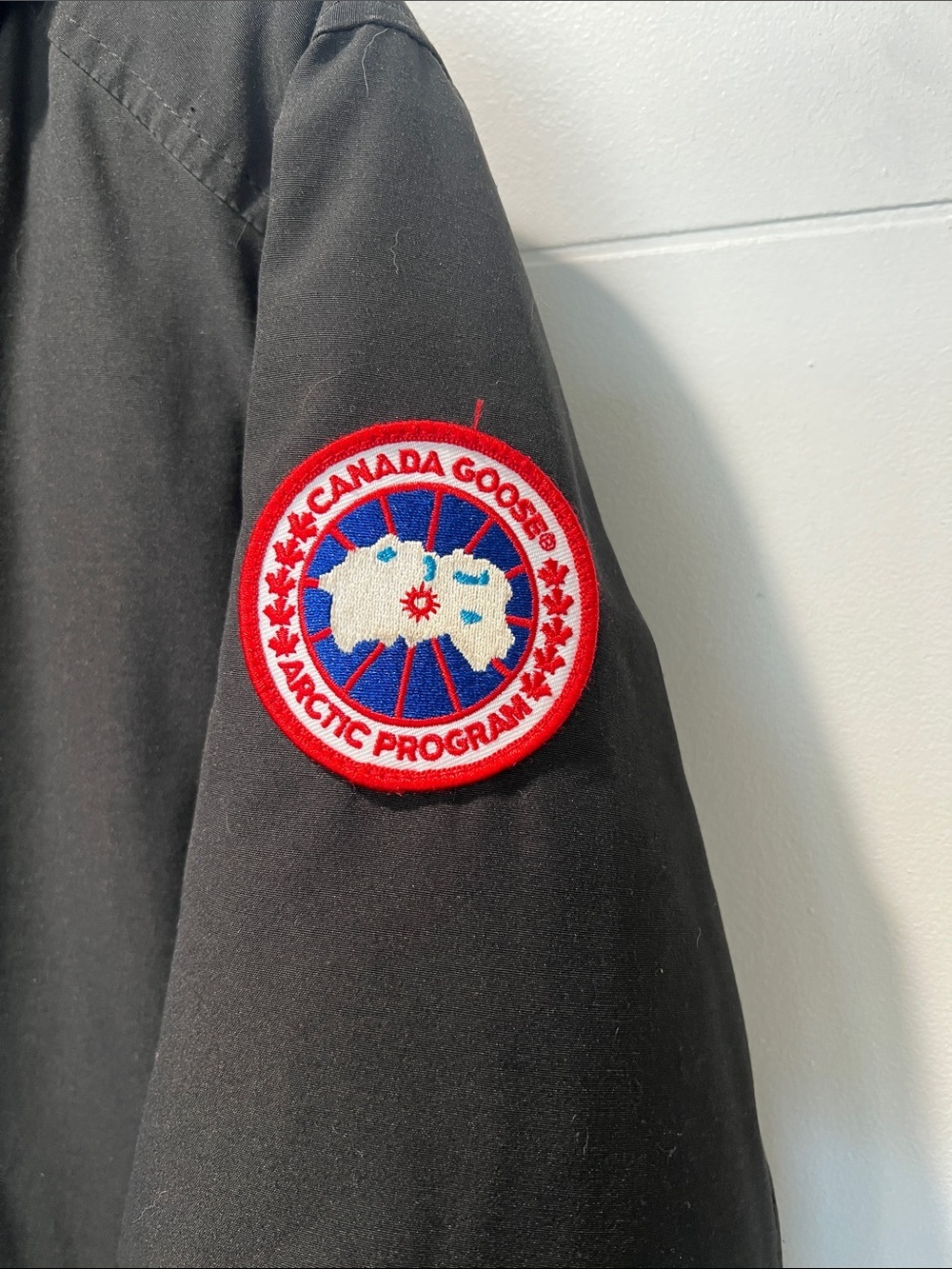 Canada Goose Men’s Black Hooded Parka Jacket with Bag - Picture 2 of 13